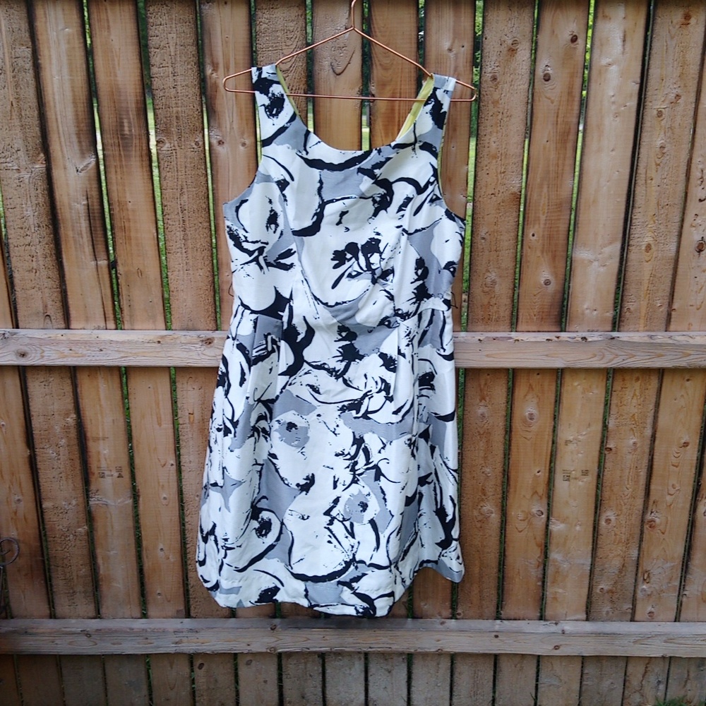 Signature By Robbie Bee Lined Patterned Womens Dr… - image 1